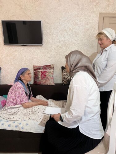 Сотрудниками ГБУ "КЦСОН" Грозненского района было организовано выездное совещание в отд. с.Алхан-Кала.